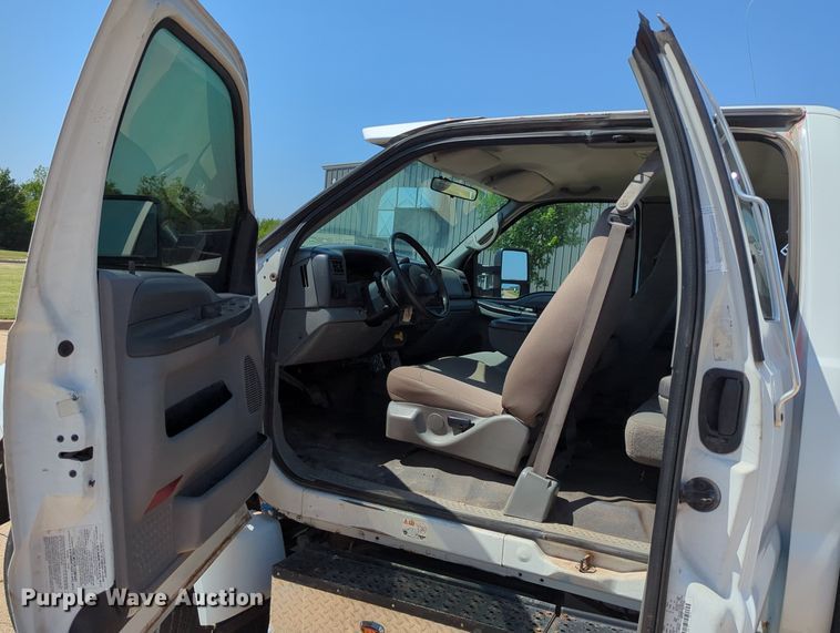 image for item LN9028 2006 Ford F650 Super Duty tow truck