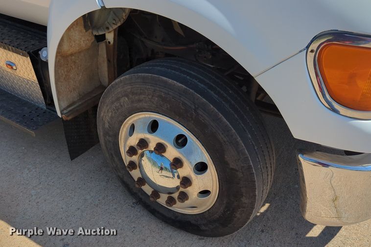 image for item LN9028 2006 Ford F650 Super Duty tow truck