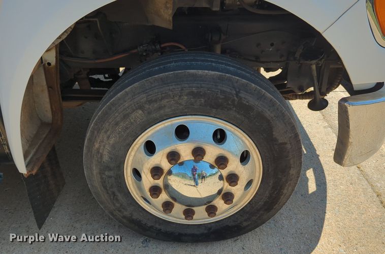 image for item LN9028 2006 Ford F650 Super Duty tow truck