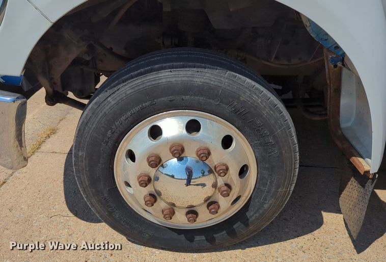 image for item LN9028 2006 Ford F650 Super Duty tow truck