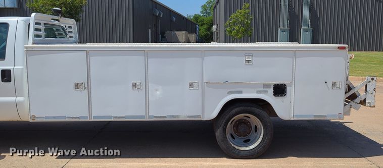 image for item LN9029 1999 Ford F550 Super Duty  utility / service truck