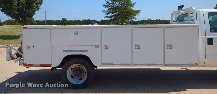 image for item LN9029 1999 Ford F550 Super Duty  utility / service truck