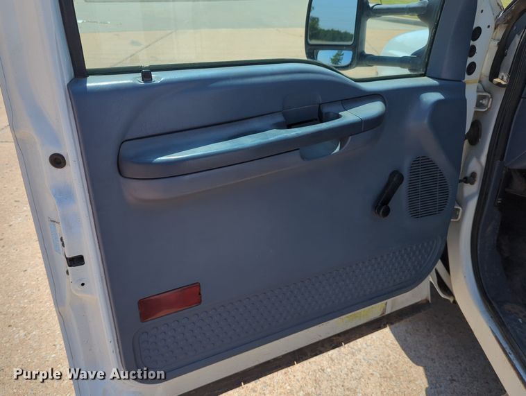 image for item LN9029 1999 Ford F550 Super Duty  utility / service truck