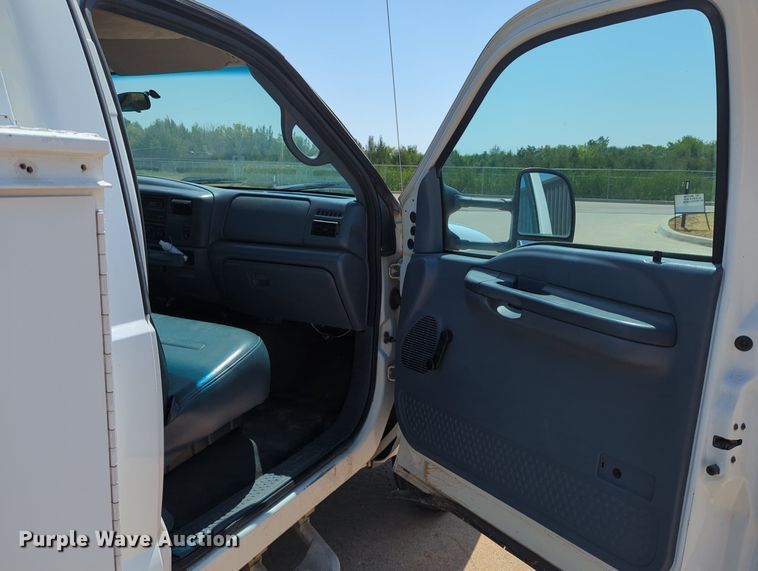 image for item LN9029 1999 Ford F550 Super Duty  utility / service truck