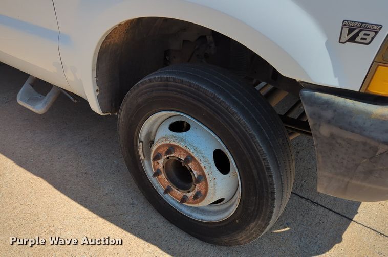 image for item LN9029 1999 Ford F550 Super Duty  utility / service truck