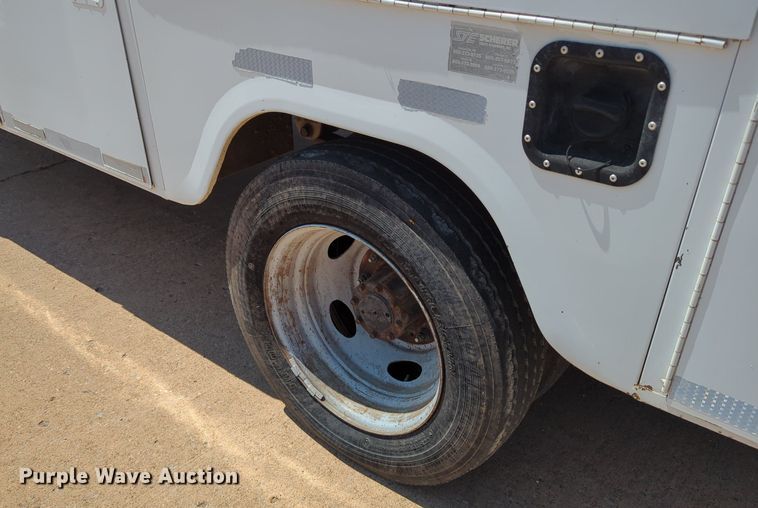 image for item LN9029 1999 Ford F550 Super Duty  utility / service truck