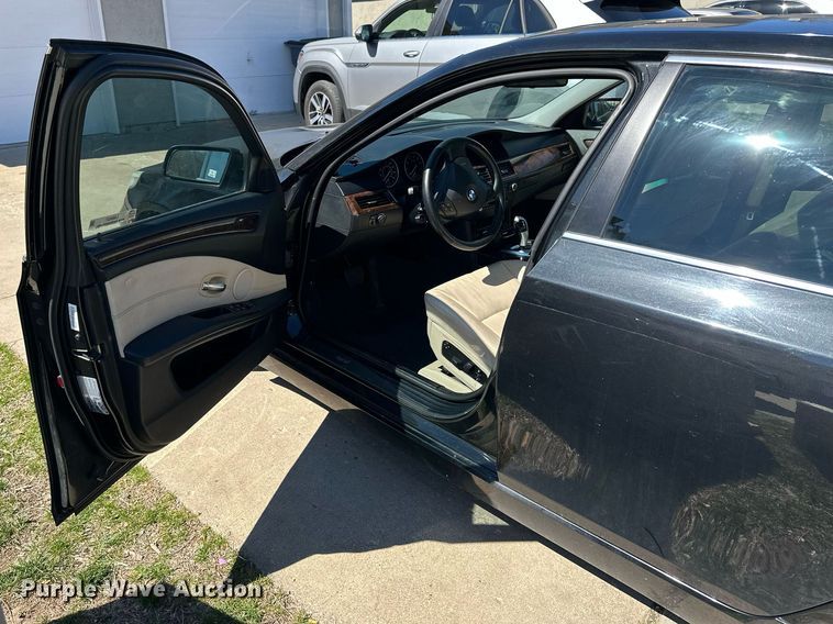 image for item LN9437 2010 BMW 528xi