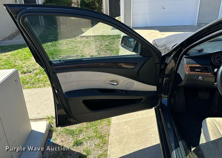 image for item LN9437 2010 BMW 528xi