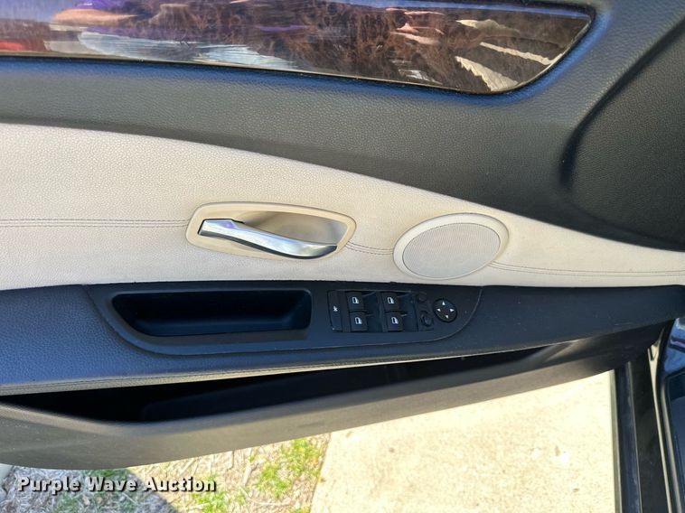 image for item LN9437 2010 BMW 528xi