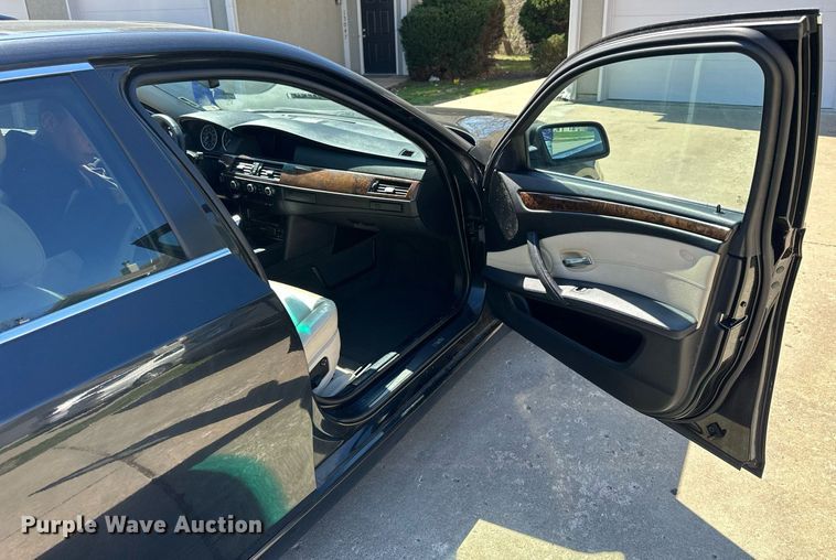 image for item LN9437 2010 BMW 528xi