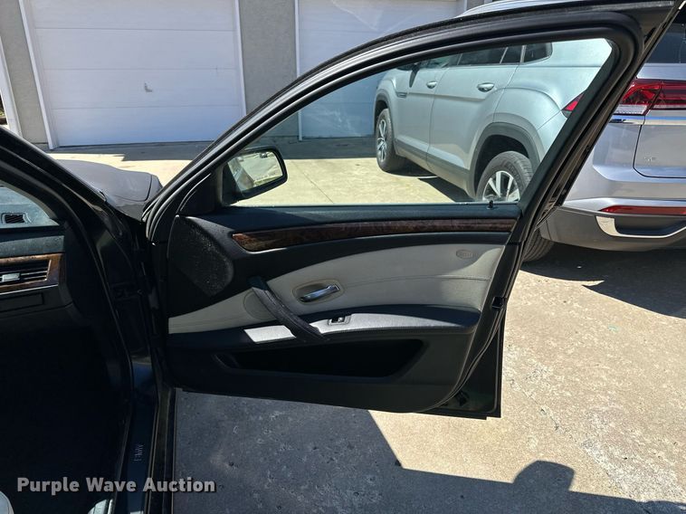 image for item LN9437 2010 BMW 528xi