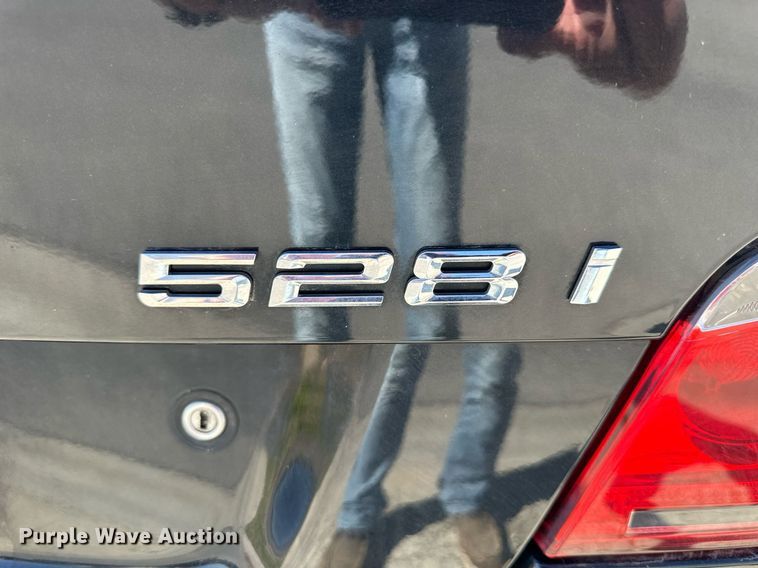 image for item LN9437 2010 BMW 528xi