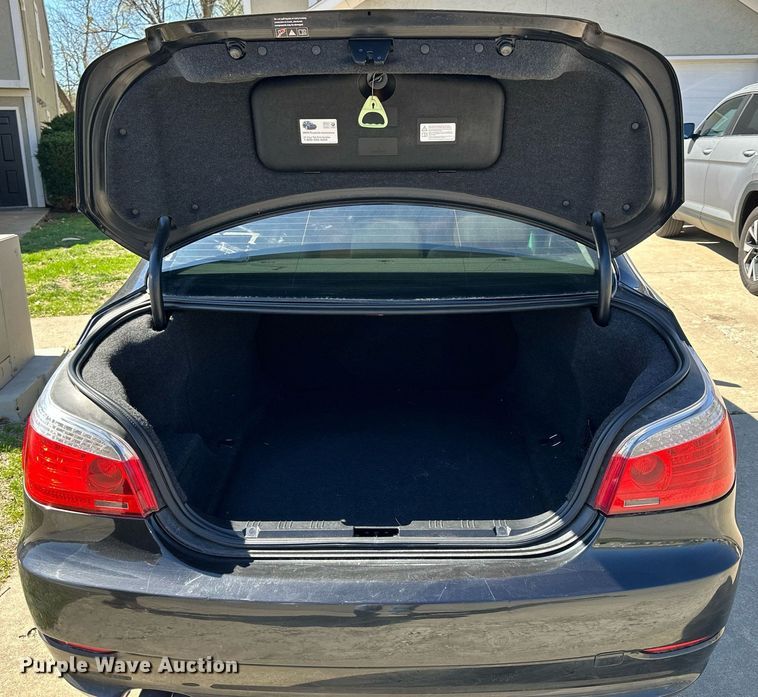 image for item LN9437 2010 BMW 528xi