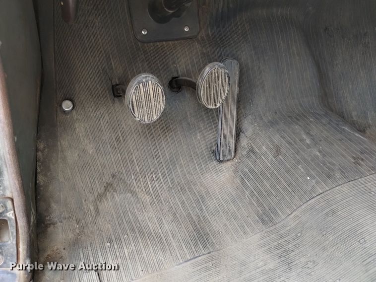 image for item LN9800 1948 Plymouth Special De Luxe