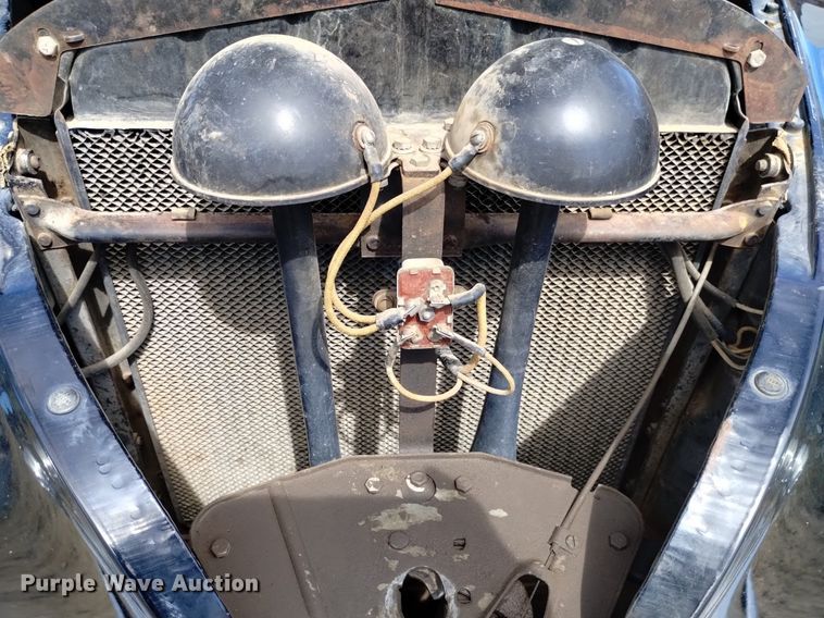 image for item LN9800 1948 Plymouth Special De Luxe