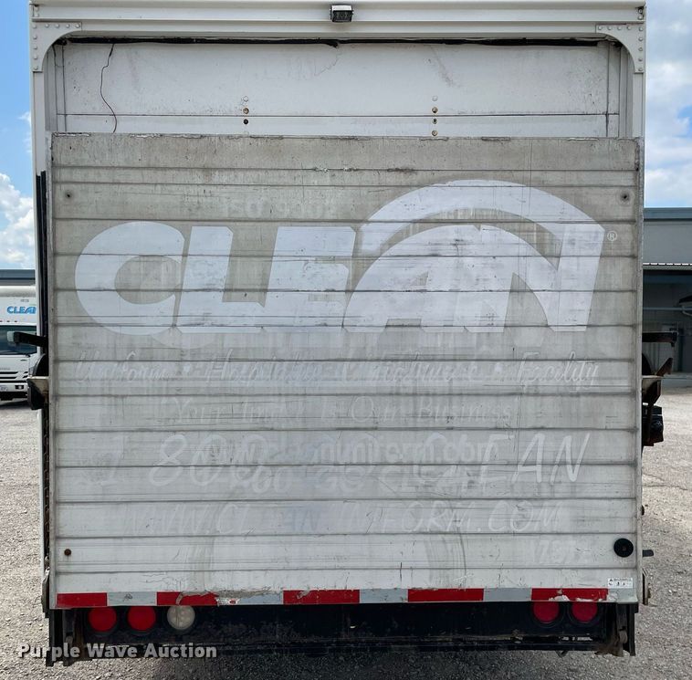 image for item LV9806 2001 Freightliner MT45 delivery truck