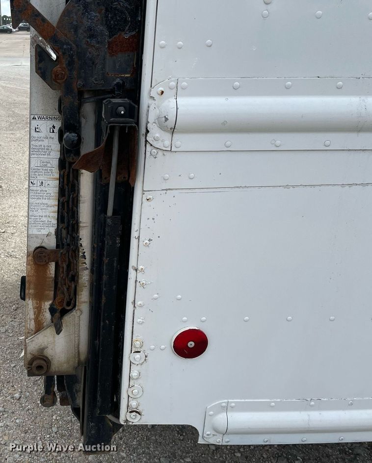 image for item LV9806 2001 Freightliner MT45 delivery truck