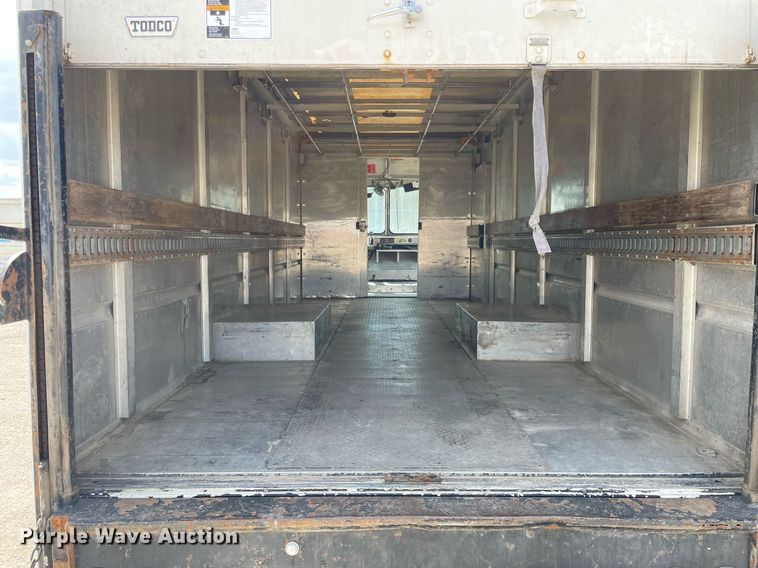 image for item LV9806 2001 Freightliner MT45 delivery truck