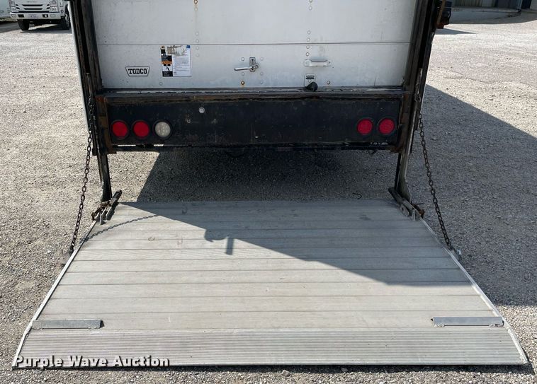 image for item LV9806 2001 Freightliner MT45 delivery truck