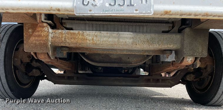 image for item LV9806 2001 Freightliner MT45 delivery truck