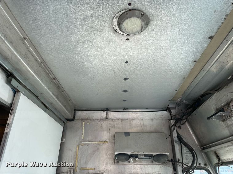 image for item LV9806 2001 Freightliner MT45 delivery truck