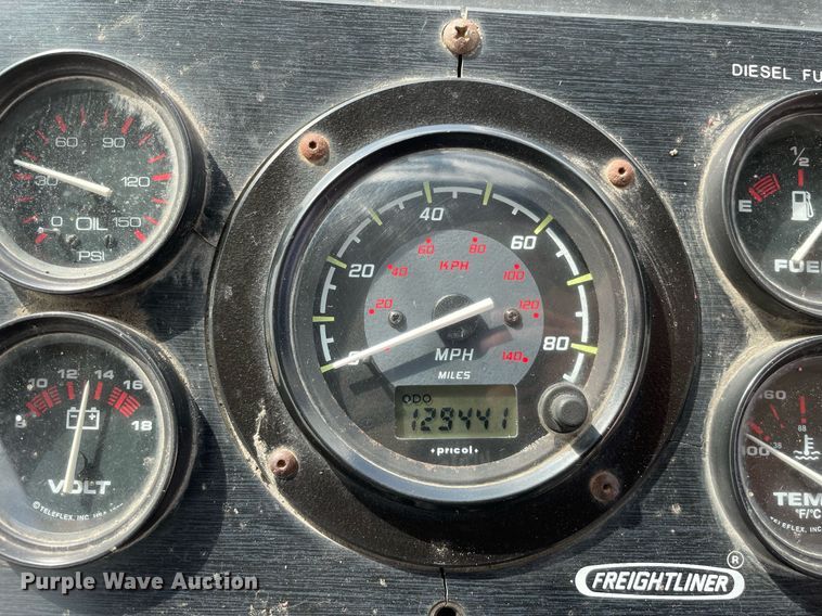 image for item LV9806 2001 Freightliner MT45 delivery truck