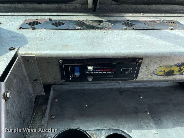 image for item LV9806 2001 Freightliner MT45 delivery truck