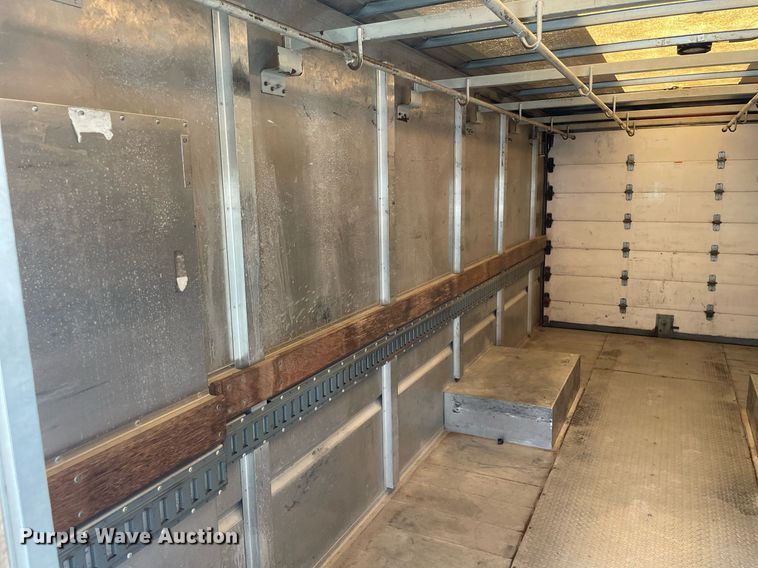 image for item LV9806 2001 Freightliner MT45 delivery truck