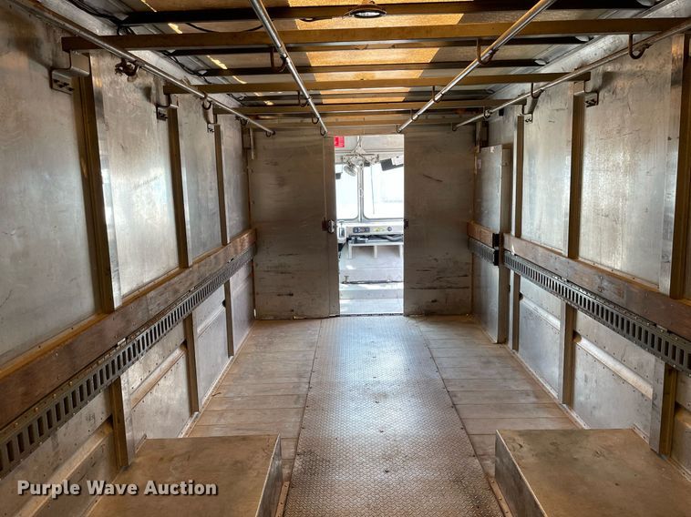 image for item LV9806 2001 Freightliner MT45 delivery truck