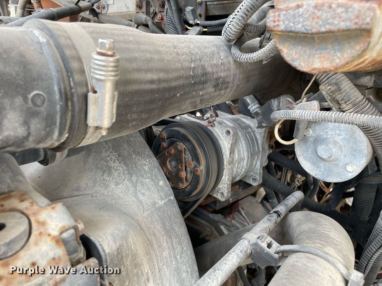 image for item LV9806 2001 Freightliner MT45 delivery truck