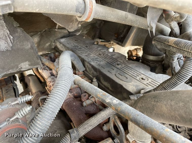 image for item LV9806 2001 Freightliner MT45 delivery truck