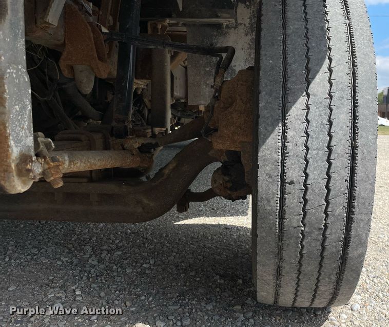 image for item LV9806 2001 Freightliner MT45 delivery truck