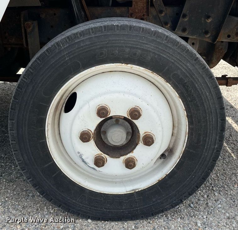 image for item LV9806 2001 Freightliner MT45 delivery truck