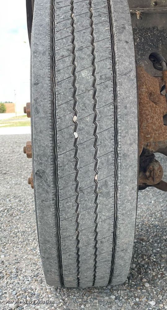 image for item LV9806 2001 Freightliner MT45 delivery truck