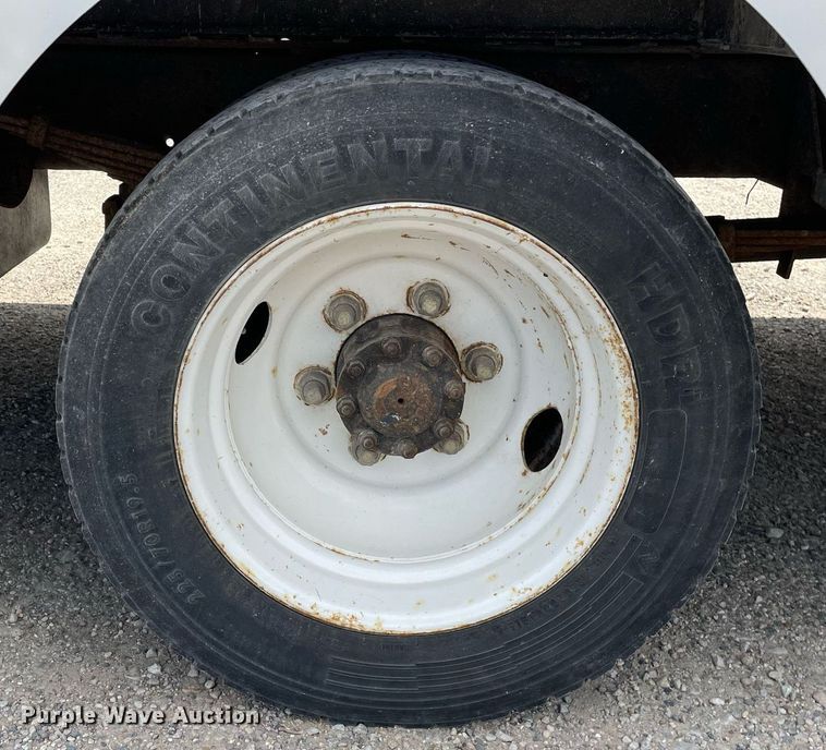 image for item LV9806 2001 Freightliner MT45 delivery truck