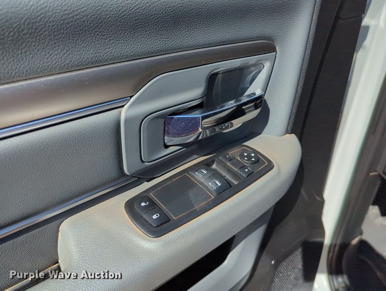 image for item LY9357 2018 Dodge Ram 5500HD  flatbed truck