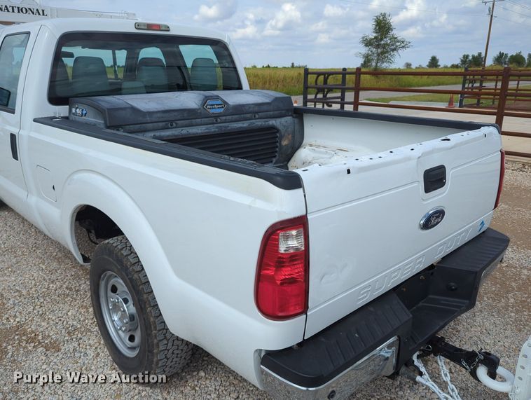image for item LY9392 2013 Ford F250 Super Duty XL  Crew Cab pickup truck