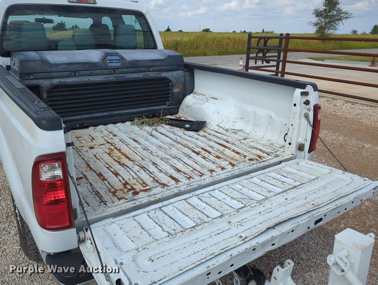 image for item LY9392 2013 Ford F250 Super Duty XL  Crew Cab pickup truck