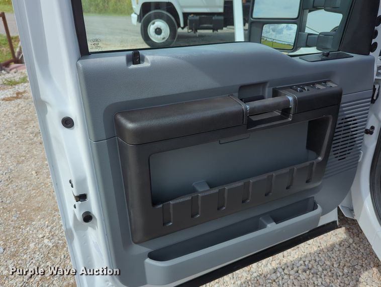 image for item LY9392 2013 Ford F250 Super Duty XL  Crew Cab pickup truck