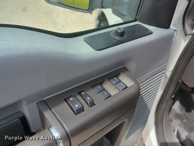 image for item LY9392 2013 Ford F250 Super Duty XL  Crew Cab pickup truck