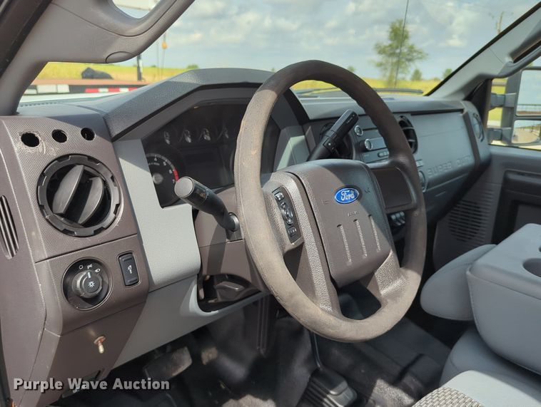 image for item LY9392 2013 Ford F250 Super Duty XL  Crew Cab pickup truck