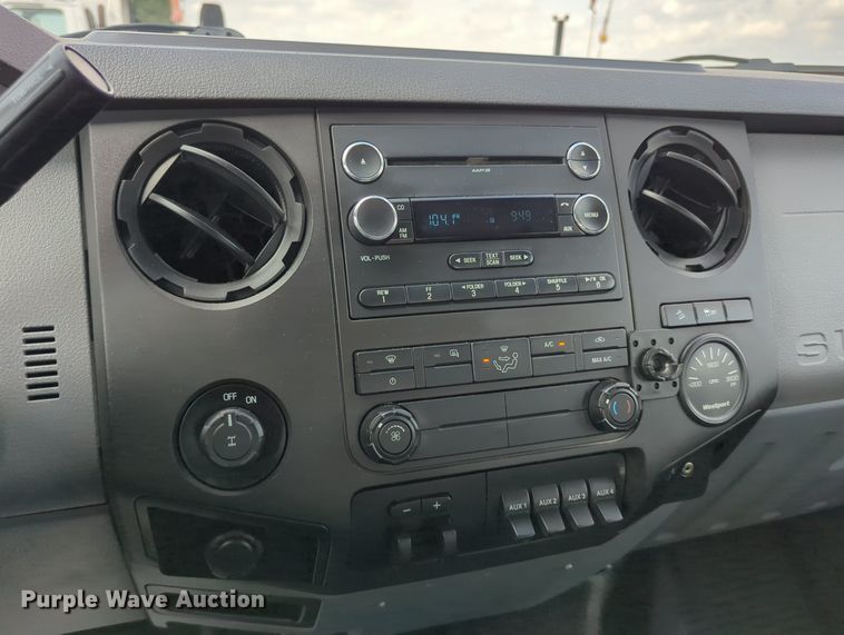 image for item LY9392 2013 Ford F250 Super Duty XL  Crew Cab pickup truck