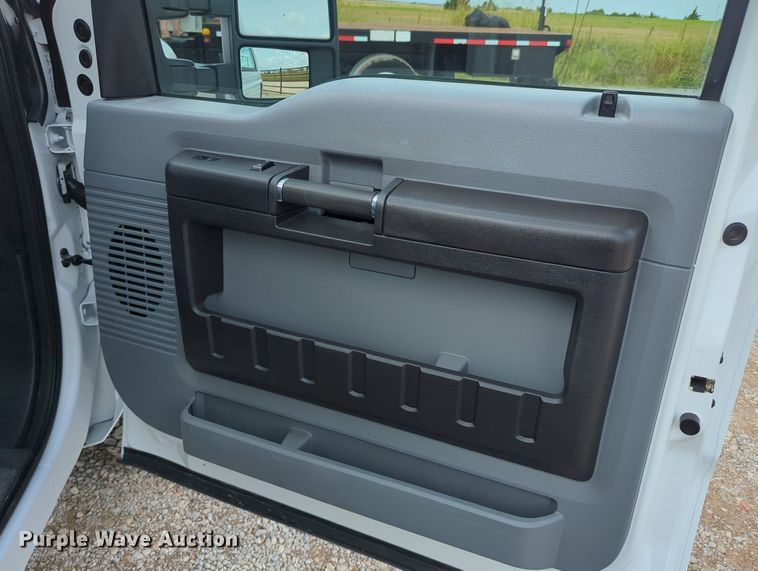 image for item LY9392 2013 Ford F250 Super Duty XL  Crew Cab pickup truck