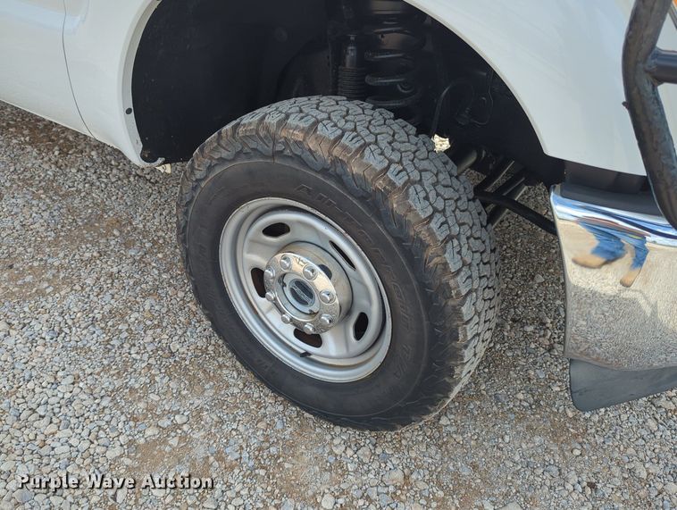 image for item LY9392 2013 Ford F250 Super Duty XL  Crew Cab pickup truck