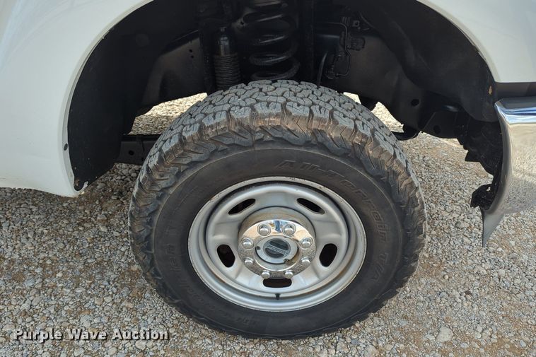 image for item LY9392 2013 Ford F250 Super Duty XL  Crew Cab pickup truck