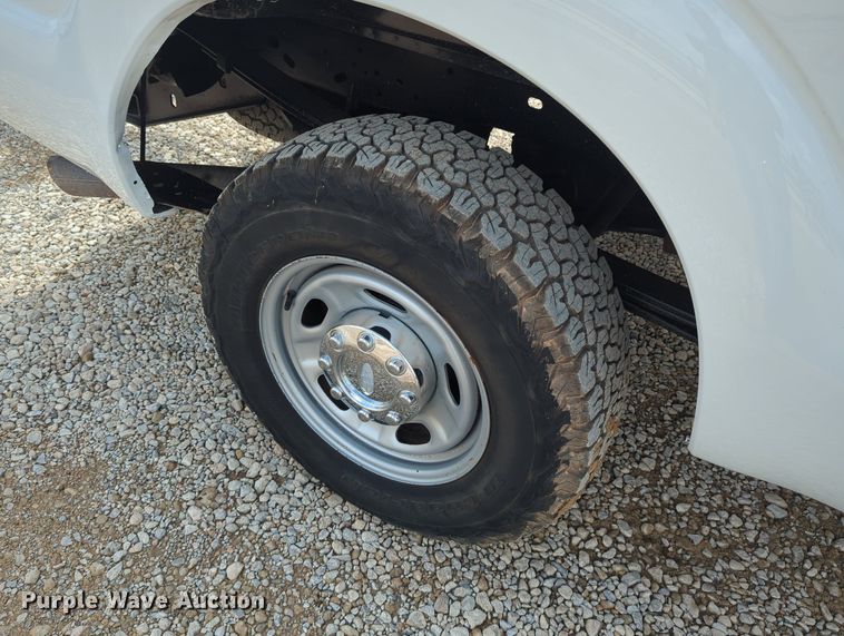 image for item LY9392 2013 Ford F250 Super Duty XL  Crew Cab pickup truck