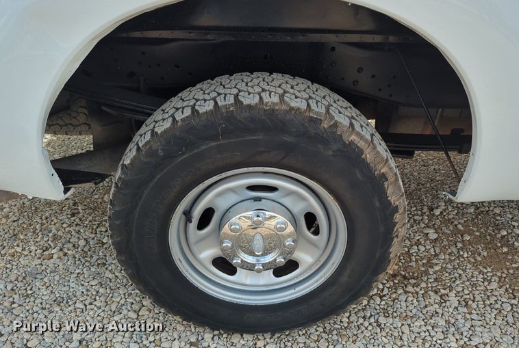 image for item LY9392 2013 Ford F250 Super Duty XL  Crew Cab pickup truck