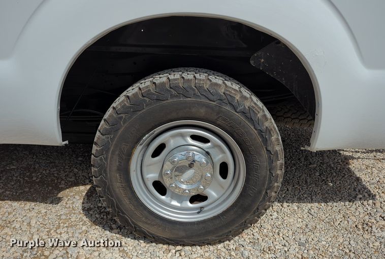 image for item LY9392 2013 Ford F250 Super Duty XL  Crew Cab pickup truck