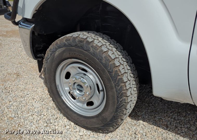 image for item LY9392 2013 Ford F250 Super Duty XL  Crew Cab pickup truck