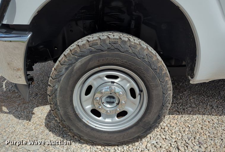 image for item LY9392 2013 Ford F250 Super Duty XL  Crew Cab pickup truck